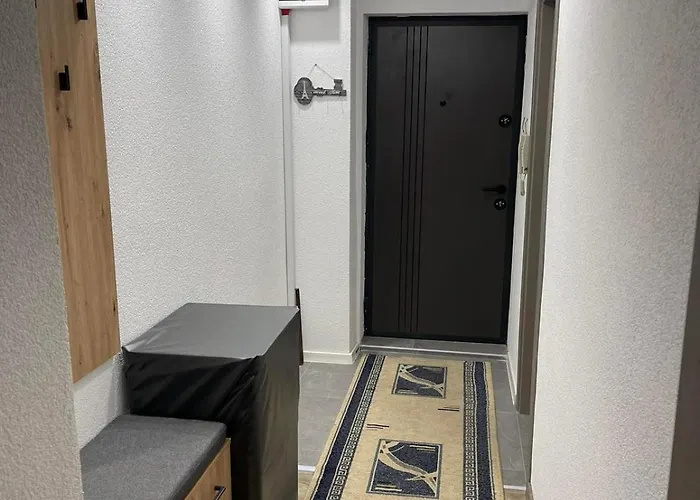 Leo Apartment