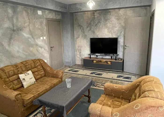 Leo Apartment